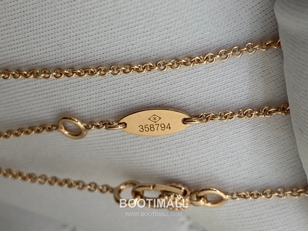 Piaget Eight Star Compass Necklace 18K Gold, Diamond, Pink Opal Pink 피아제 팔각별 나침반 목걸이 18K 골드, 다이아몬드, 핑크 오팔 핑크 12