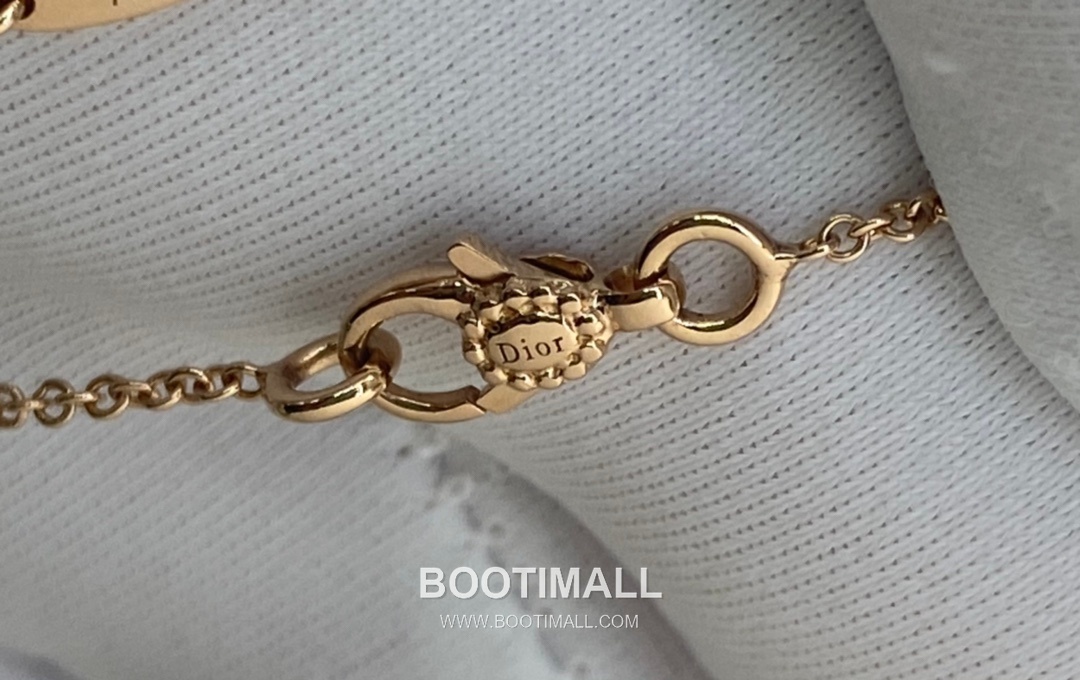 Piaget Eight Star Compass Necklace 18K Gold, Diamond, Pink Opal Pink 피아제 팔각별 나침반 목걸이 18K 골드, 다이아몬드, 핑크 오팔 핑크 13