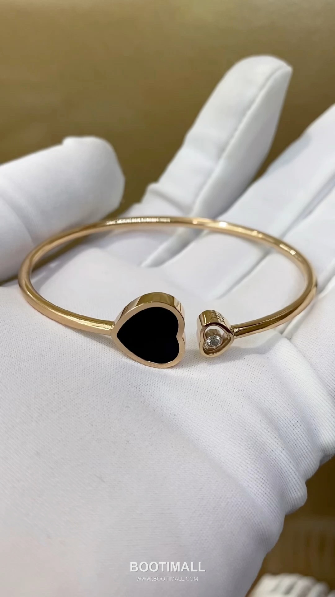 Heart Shape Bracelet 18K Gold, Diamond, Black Onyx Black 하트 쉐입 팔찌 18K 골드, 다이아몬드, 블랙 오닉스 블랙 32