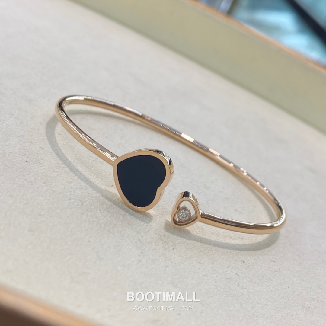 Heart Shape Bracelet 18K Gold, Diamond, Black Onyx Black 하트 쉐입 팔찌 18K 골드, 다이아몬드, 블랙 오닉스 블랙 33