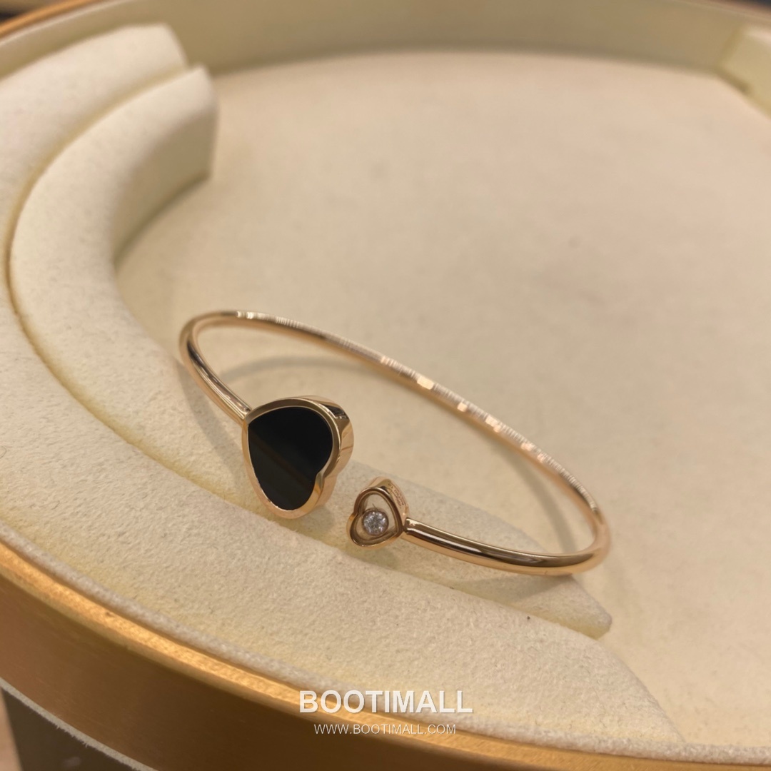 Heart Shape Bracelet 18K Gold, Diamond, Black Onyx Black 하트 쉐입 팔찌 18K 골드, 다이아몬드, 블랙 오닉스 블랙 34