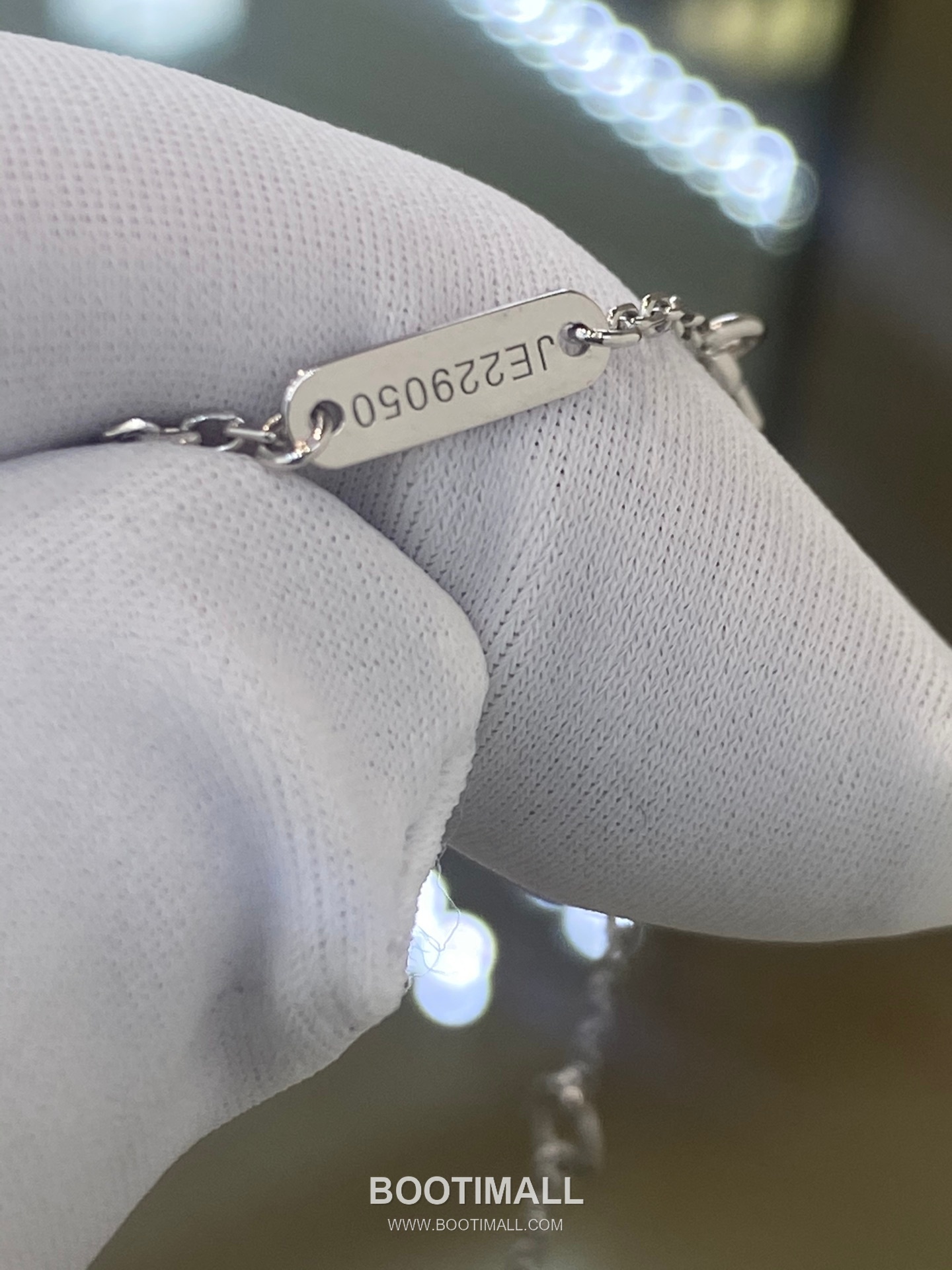 Van Cleef & Arpels Clover Openwork Pendant 18K Gold Gold Necklace 반클리프 클로버 오픈워크 펜던트 18K 골드 골드 목걸이 5