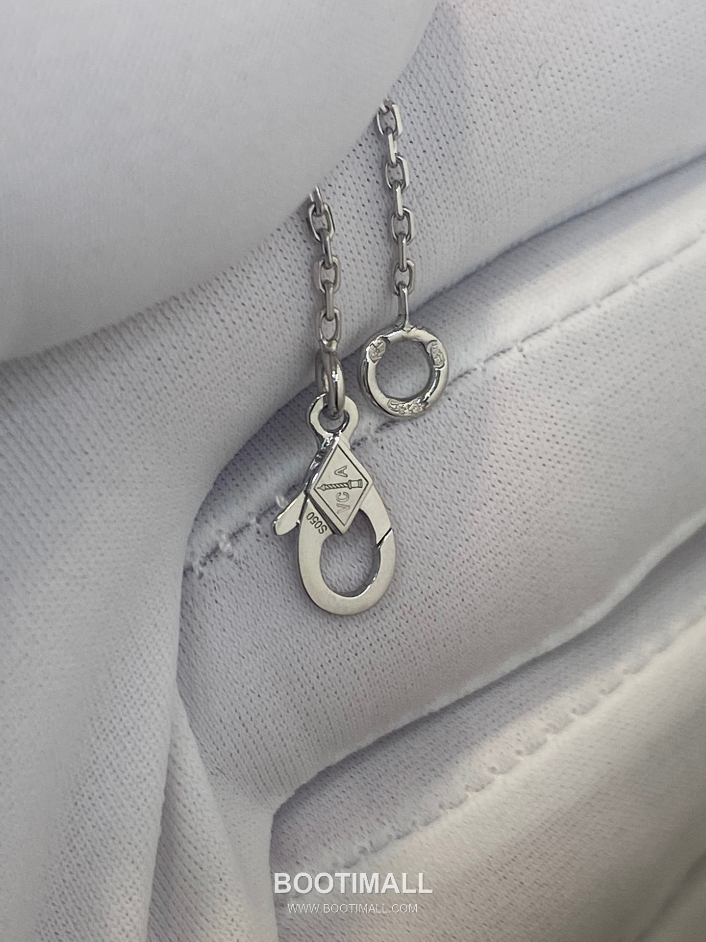 Van Cleef & Arpels Clover Openwork Pendant 18K Gold Gold Necklace 반클리프 클로버 오픈워크 펜던트 18K 골드 골드 목걸이 7