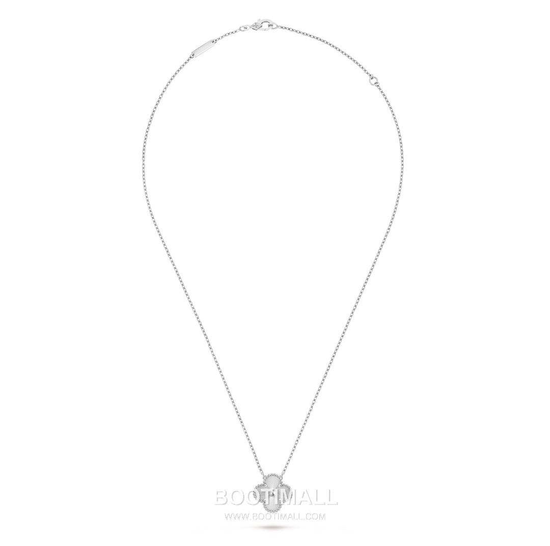 Van Cleef & Arpels Clover Openwork Pendant 18K Gold Gold Necklace 반클리프 클로버 오픈워크 펜던트 18K 골드 골드 목걸이 10