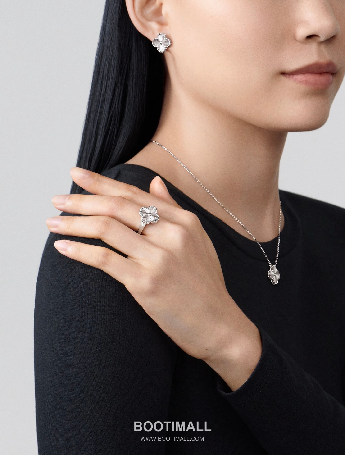 Van Cleef & Arpels Clover Openwork Pendant 18K Gold Gold Necklace 반클리프 클로버 오픈워크 펜던트 18K 골드 골드 목걸이 11