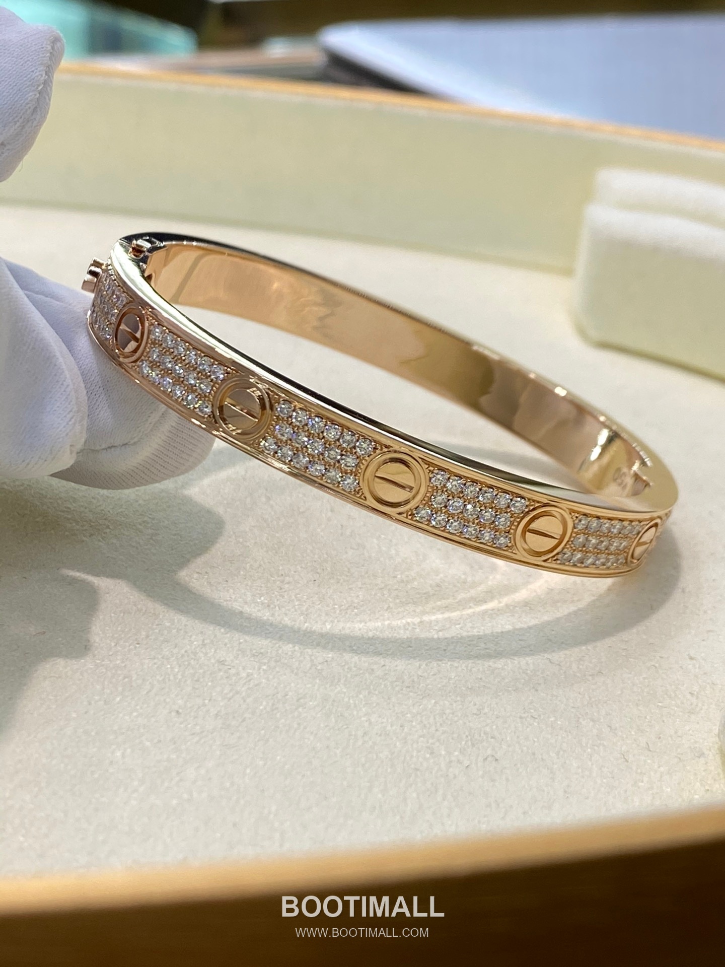 Cartier Black Stud Diamond Bracelet 18K Gold, Diamond, Black Onyx Black 까르띠에 블랙 스터드 다이아몬드 팔찌 18K 골드, 다이아몬드, 블랙 마노 블랙 15