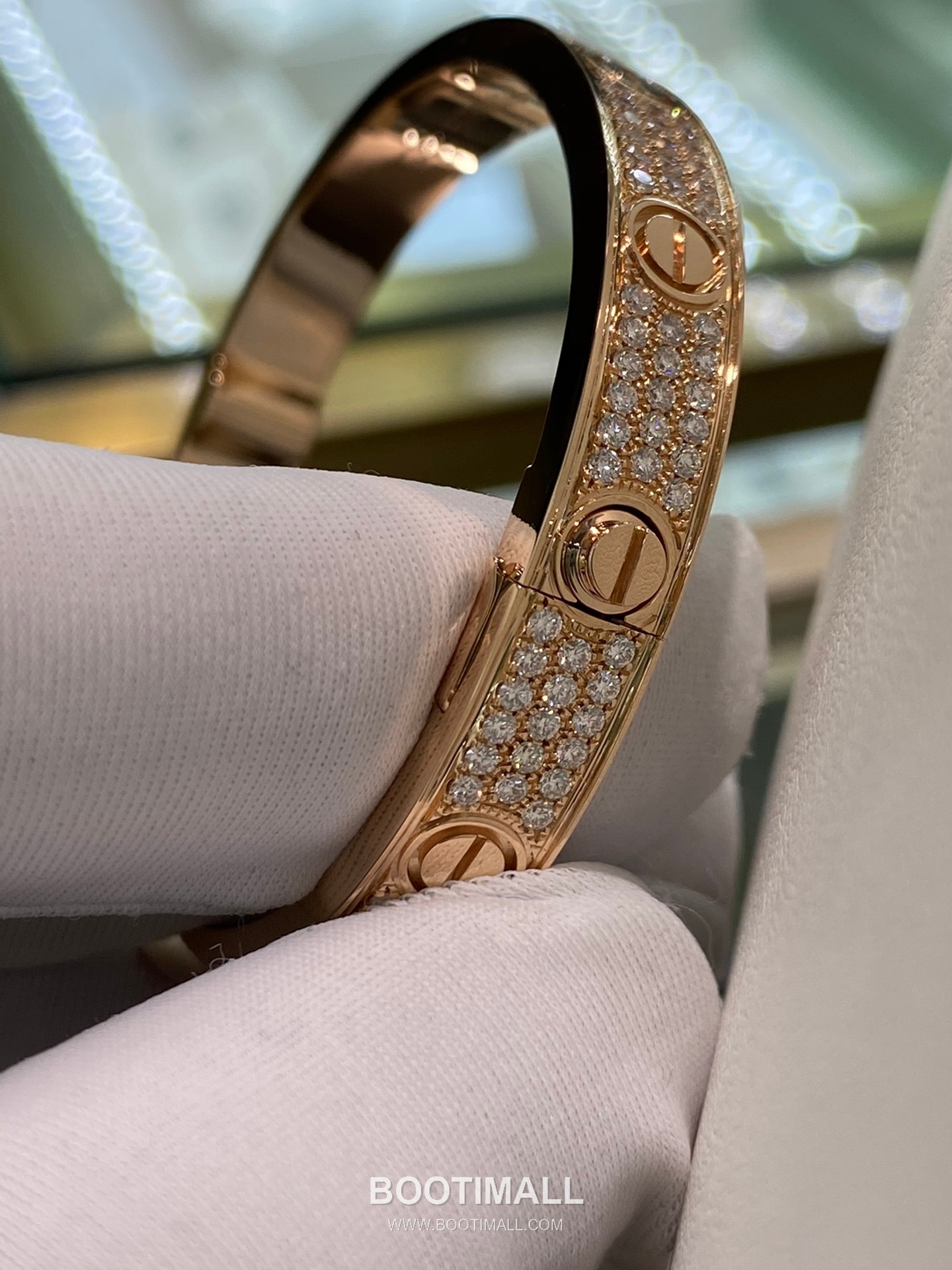 Cartier Black Stud Diamond Bracelet 18K Gold, Diamond, Black Onyx Black 까르띠에 블랙 스터드 다이아몬드 팔찌 18K 골드, 다이아몬드, 블랙 마노 블랙 21