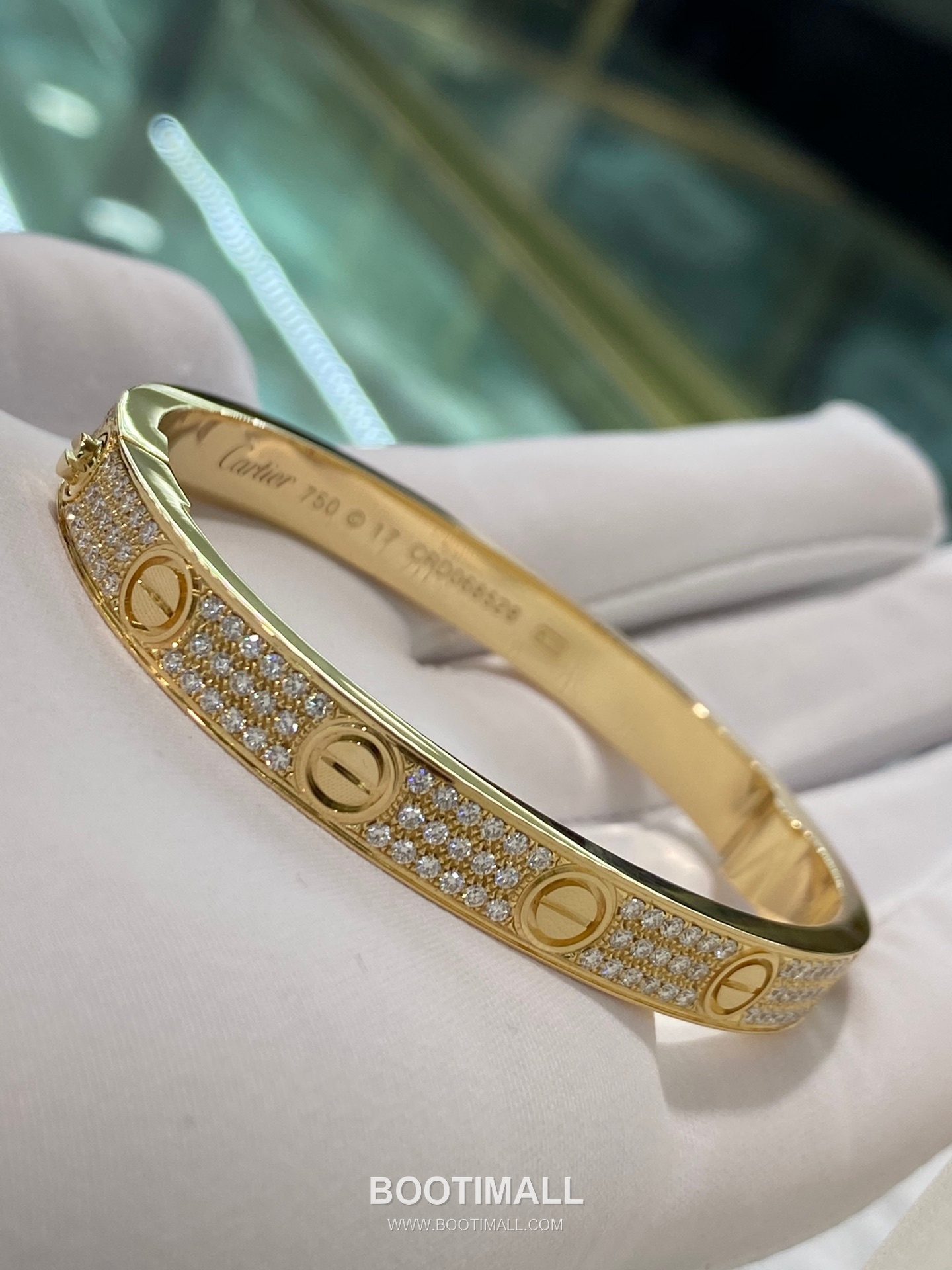 Cartier Black Stud Diamond Bracelet 18K Gold, Diamond, Black Onyx Black 까르띠에 블랙 스터드 다이아몬드 팔찌 18K 골드, 다이아몬드, 블랙 마노 블랙 25