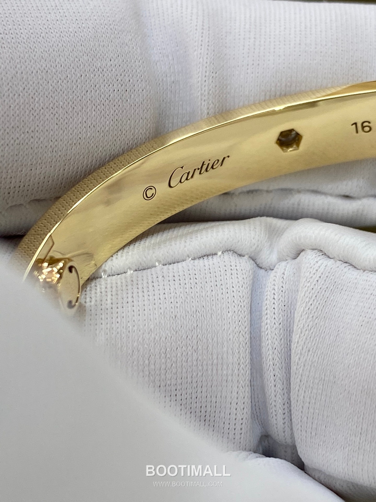 Wide Four Diamond Bracelet 18K Gold with Diamonds Gold 넓은 네 돌 팔찌 18K 골드, 다이아몬드 골드 4