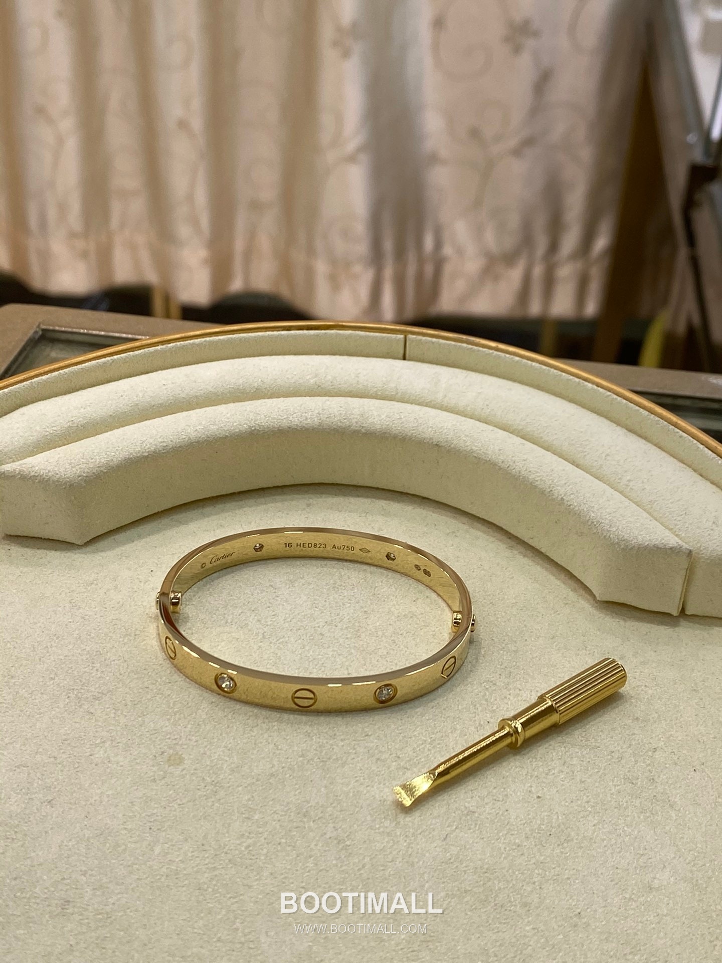 Wide Four Diamond Bracelet 18K Gold with Diamonds Gold 넓은 네 돌 팔찌 18K 골드, 다이아몬드 골드 14