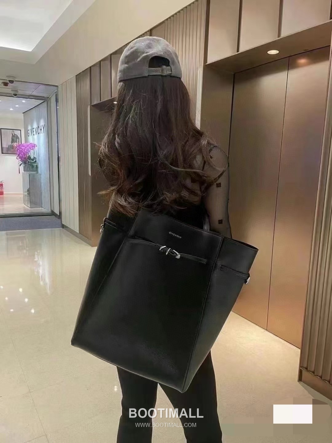 Givenchy Voyou Tote Calfskin Leather Silver Tote Bag 지방시 보야주 토트 카프스킨 레더 실버 토트백 31cm 1