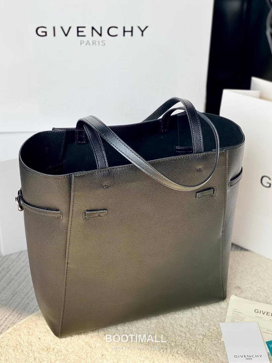 Givenchy Voyou Tote Calfskin Leather Silver Tote Bag 지방시 보야주 토트 카프스킨 레더 실버 토트백 31cm 10