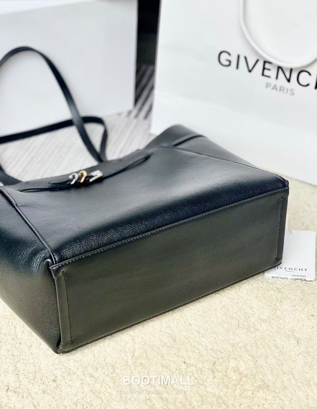 Givenchy Voyou Tote Calfskin Leather Silver Tote Bag 지방시 보야주 토트 카프스킨 레더 실버 토트백 31cm 11