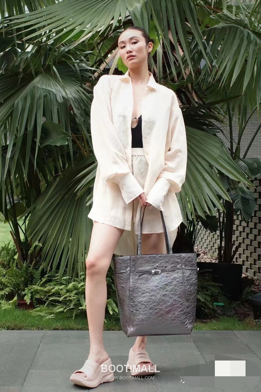 Givenchy Voyou Tote Calfskin Leather Silver Tote Bag 지방시 보야주 토트 카프스킨 레더 실버 토트백 31cm 1