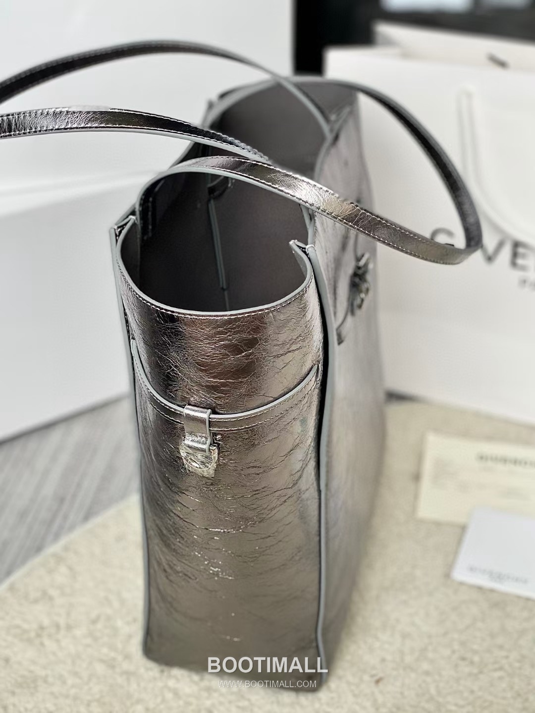 Givenchy Voyou Tote Calfskin Leather Silver Tote Bag 지방시 보야주 토트 카프스킨 레더 실버 토트백 31cm 11