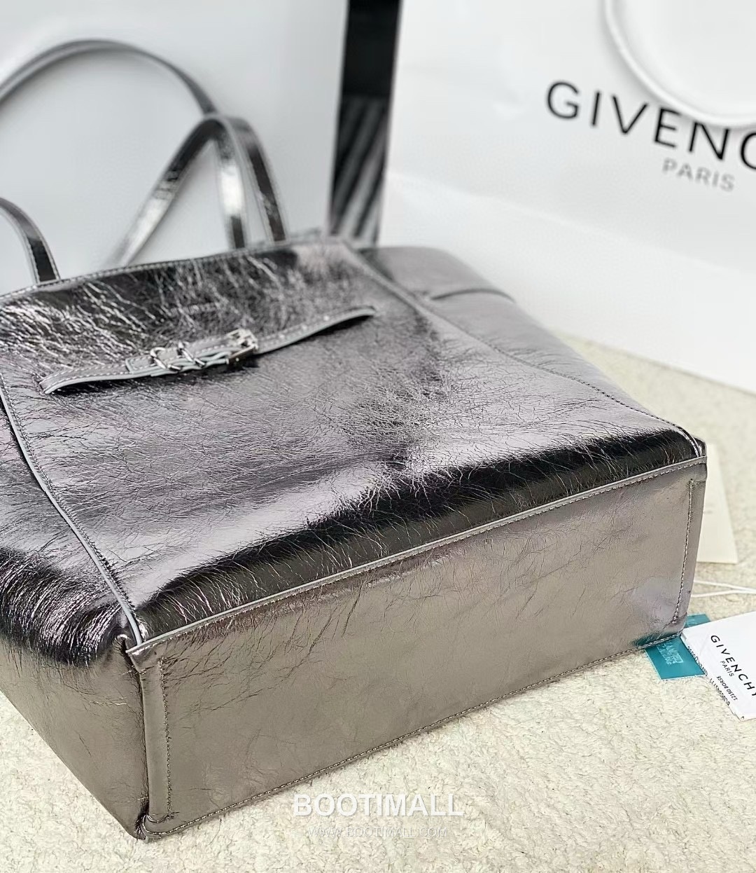 Givenchy Voyou Tote Calfskin Leather Silver Tote Bag 지방시 보야주 토트 카프스킨 레더 실버 토트백 31cm 13