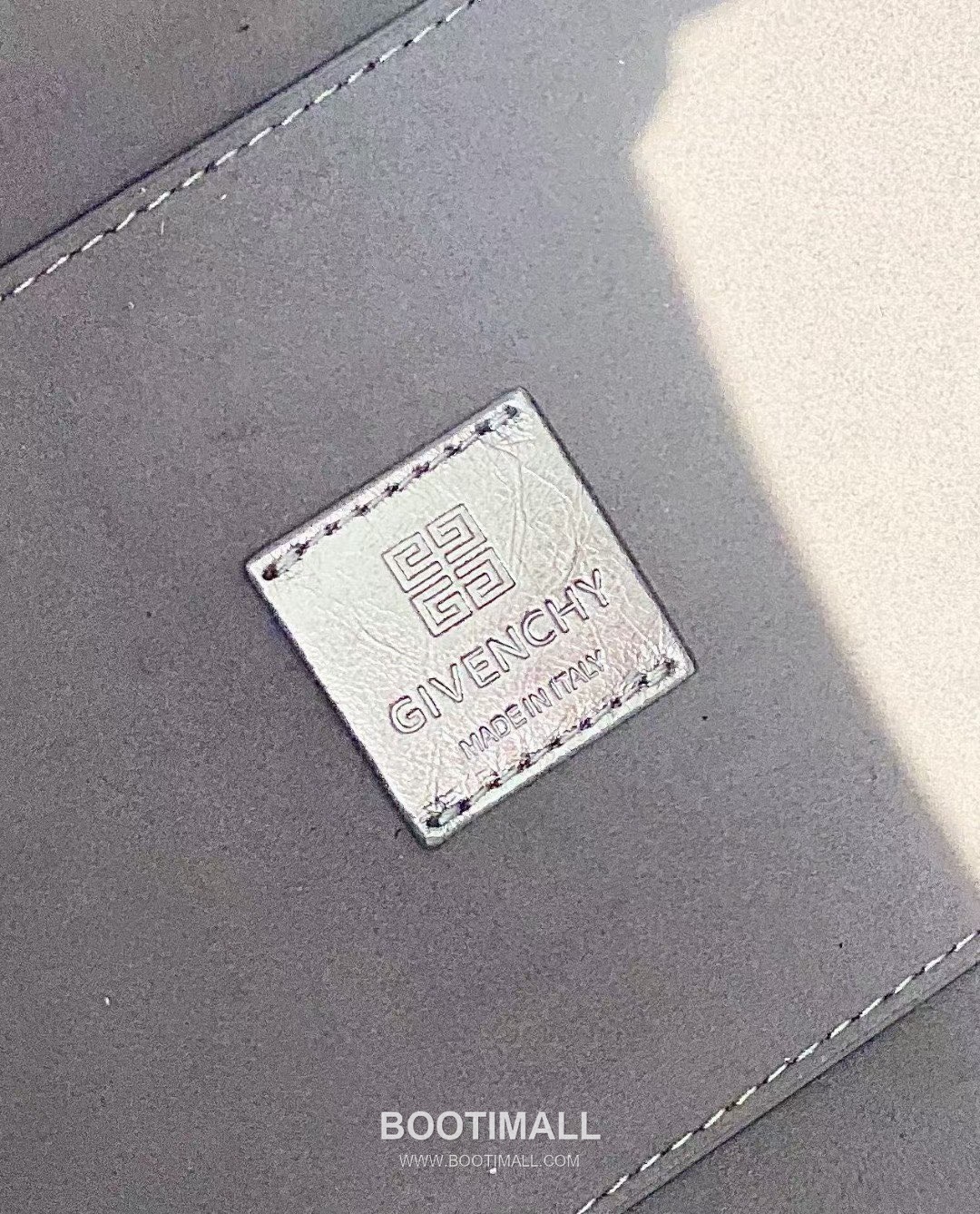 Givenchy Voyou Tote Calfskin Leather Silver Tote Bag 지방시 보야주 토트 카프스킨 레더 실버 토트백 31cm 18