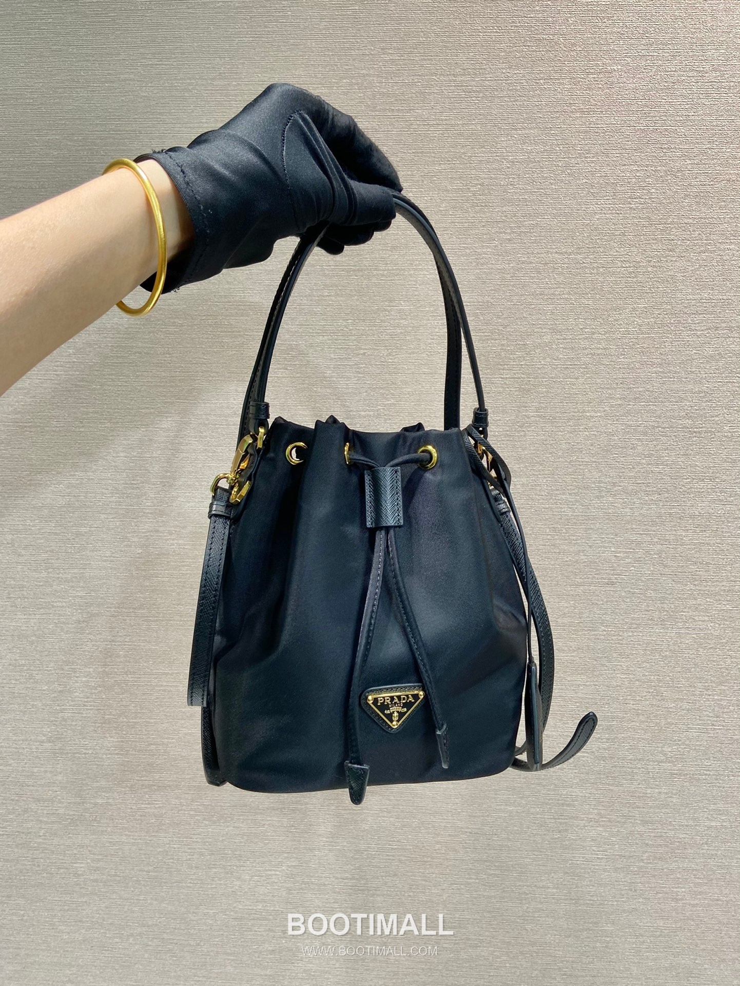 Fendi Upgraded Bucket Bag Nylon, Cowhide Leather Black 펜디 업그레이드 버킷백 나일론, 소가죽 블랙 19.5cm 1