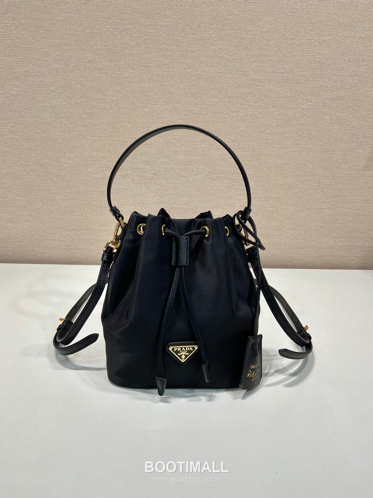 Fendi Upgraded Bucket Bag Nylon, Cowhide Leather Black 펜디 업그레이드 버킷백 나일론, 소가죽 블랙 19.5cm 2