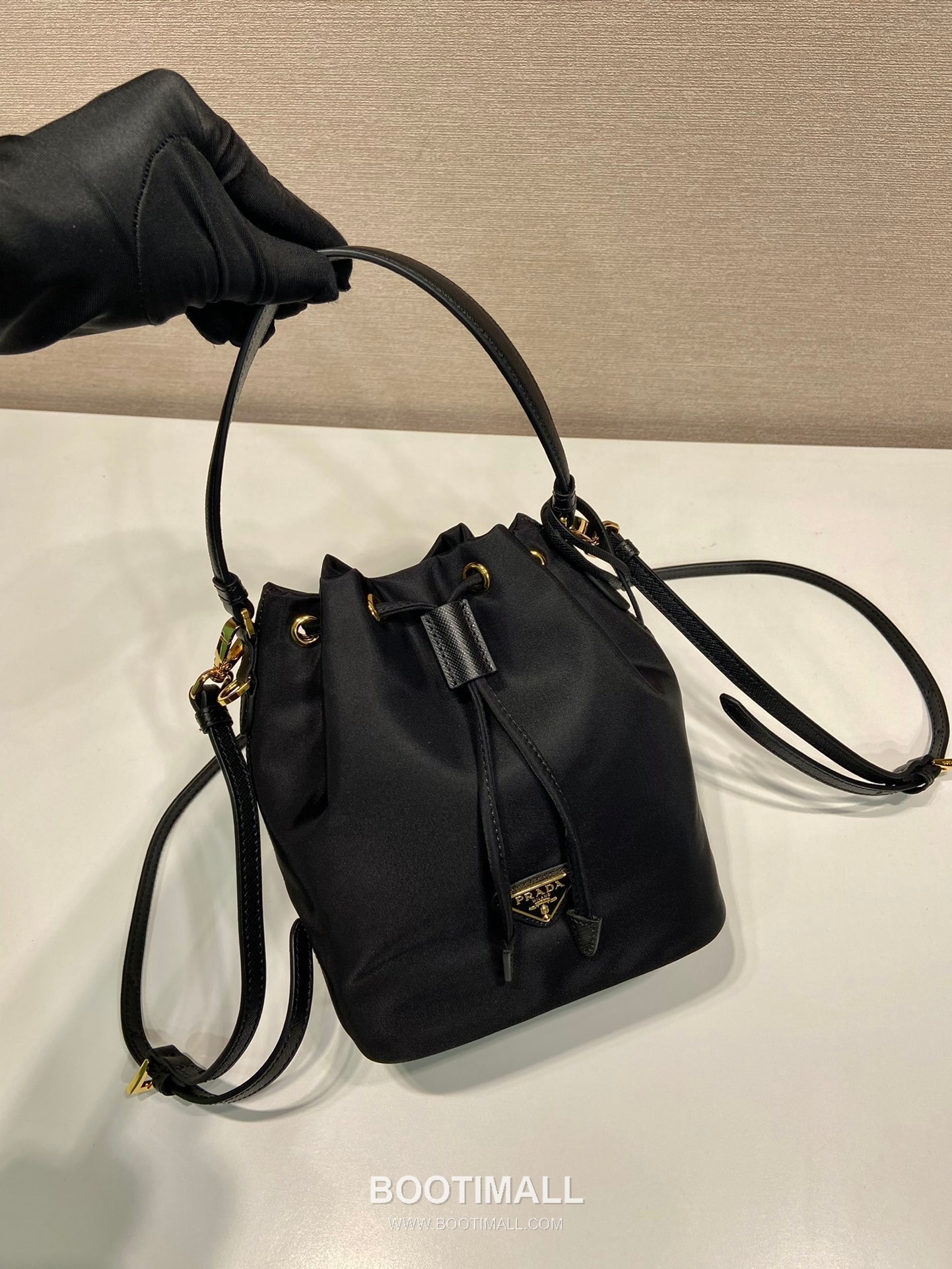 Fendi Upgraded Bucket Bag Nylon, Cowhide Leather Black 펜디 업그레이드 버킷백 나일론, 소가죽 블랙 19.5cm 3