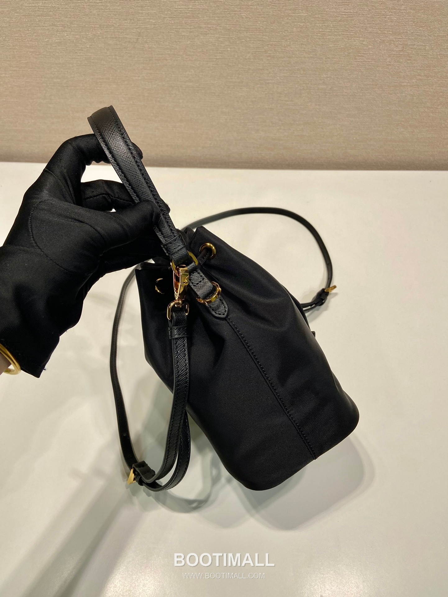 Fendi Upgraded Bucket Bag Nylon, Cowhide Leather Black 펜디 업그레이드 버킷백 나일론, 소가죽 블랙 19.5cm 6
