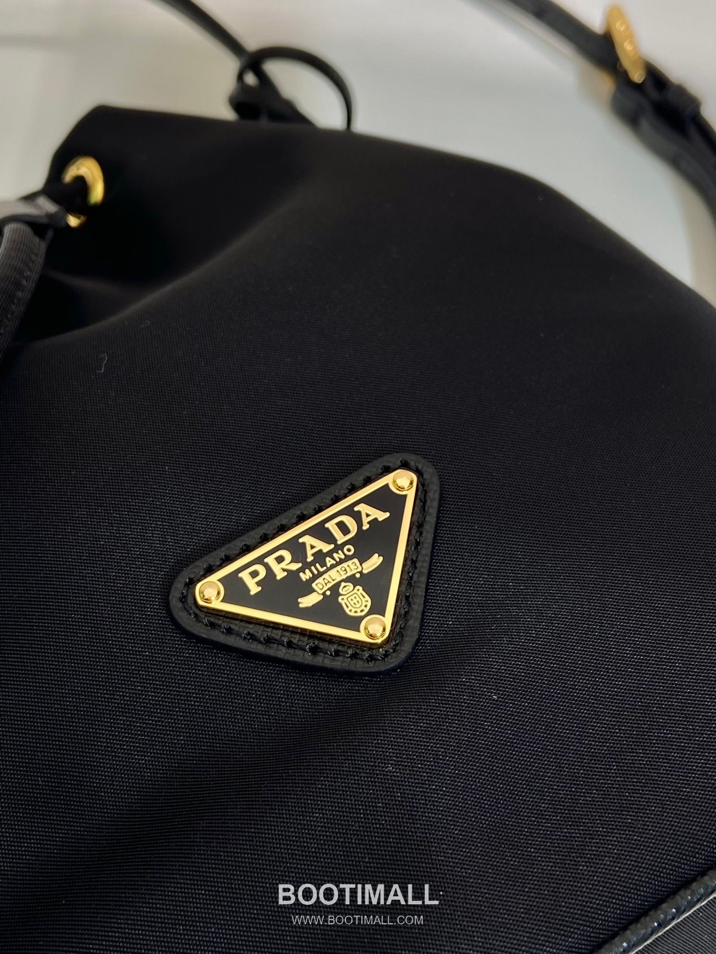 Fendi Upgraded Bucket Bag Nylon, Cowhide Leather Black 펜디 업그레이드 버킷백 나일론, 소가죽 블랙 19.5cm 8