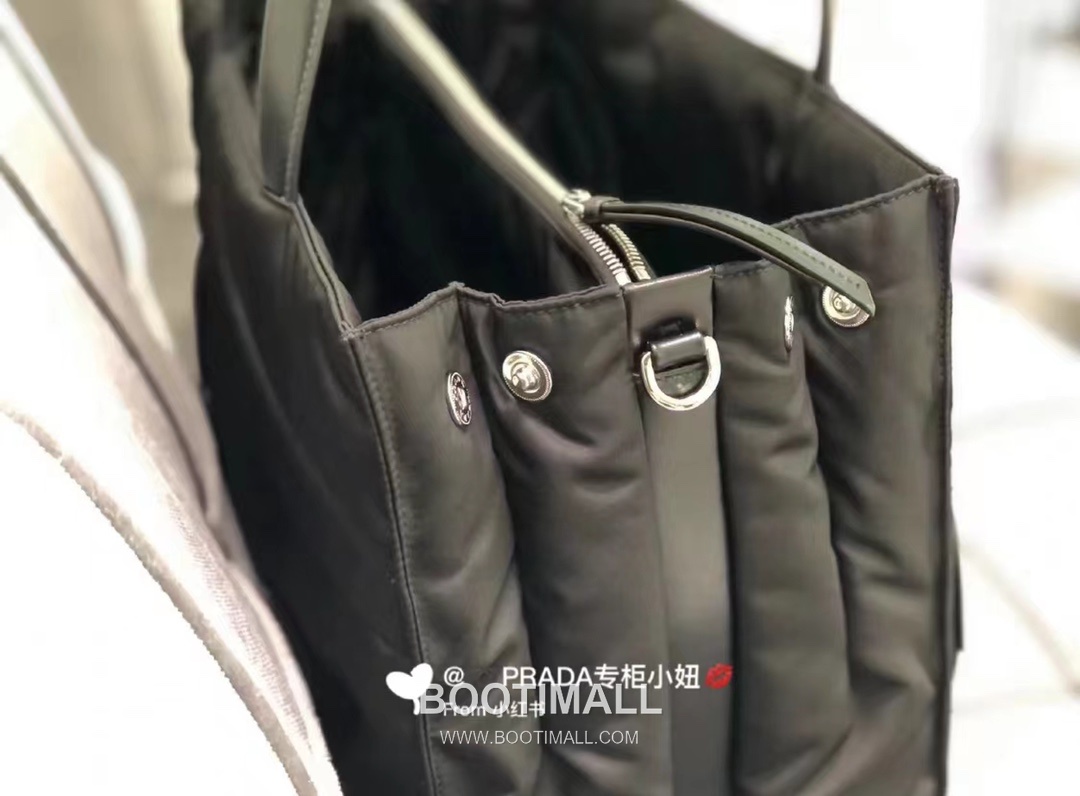 Prada Re-Nylon Tote Bag Recycled Nylon Black 프라다 리-나일론 토트백 2VG076 재생 나일론 블랙 38cm 4