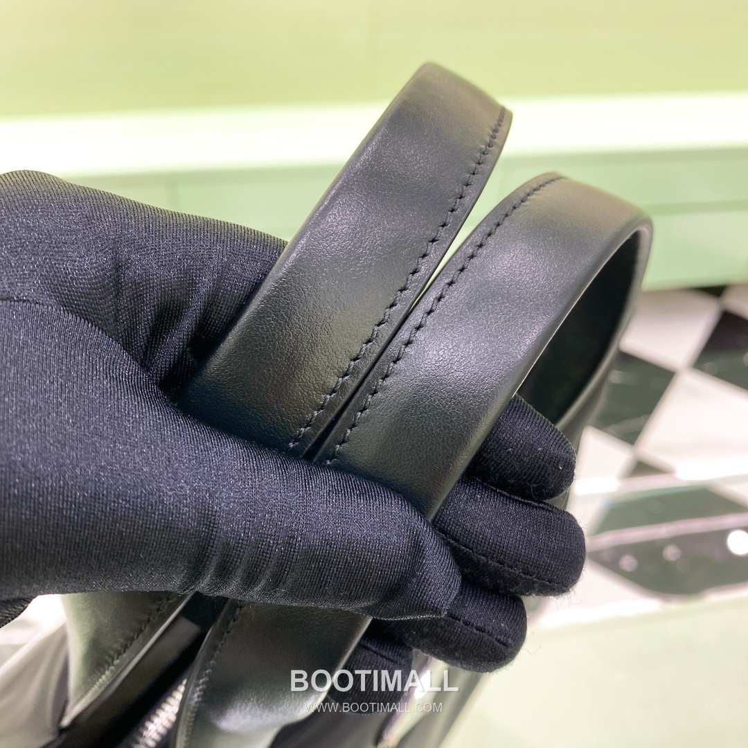 Prada Re-Nylon Tote Bag Recycled Nylon Black 프라다 리-나일론 토트백 2VG076 재생 나일론 블랙 38cm 15