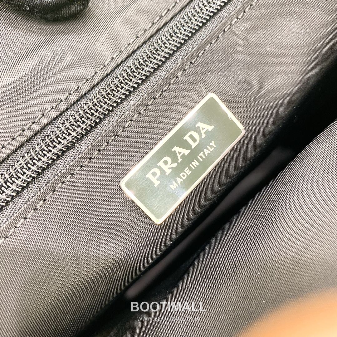 Prada Re-Nylon Tote Bag Recycled Nylon Black 프라다 리-나일론 토트백 2VG076 재생 나일론 블랙 38cm 17
