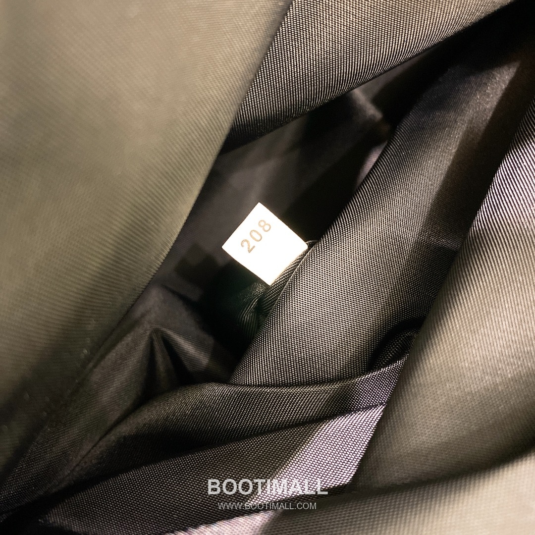 Prada Re-Nylon Tote Bag Recycled Nylon Black 프라다 리-나일론 토트백 2VG076 재생 나일론 블랙 38cm 18