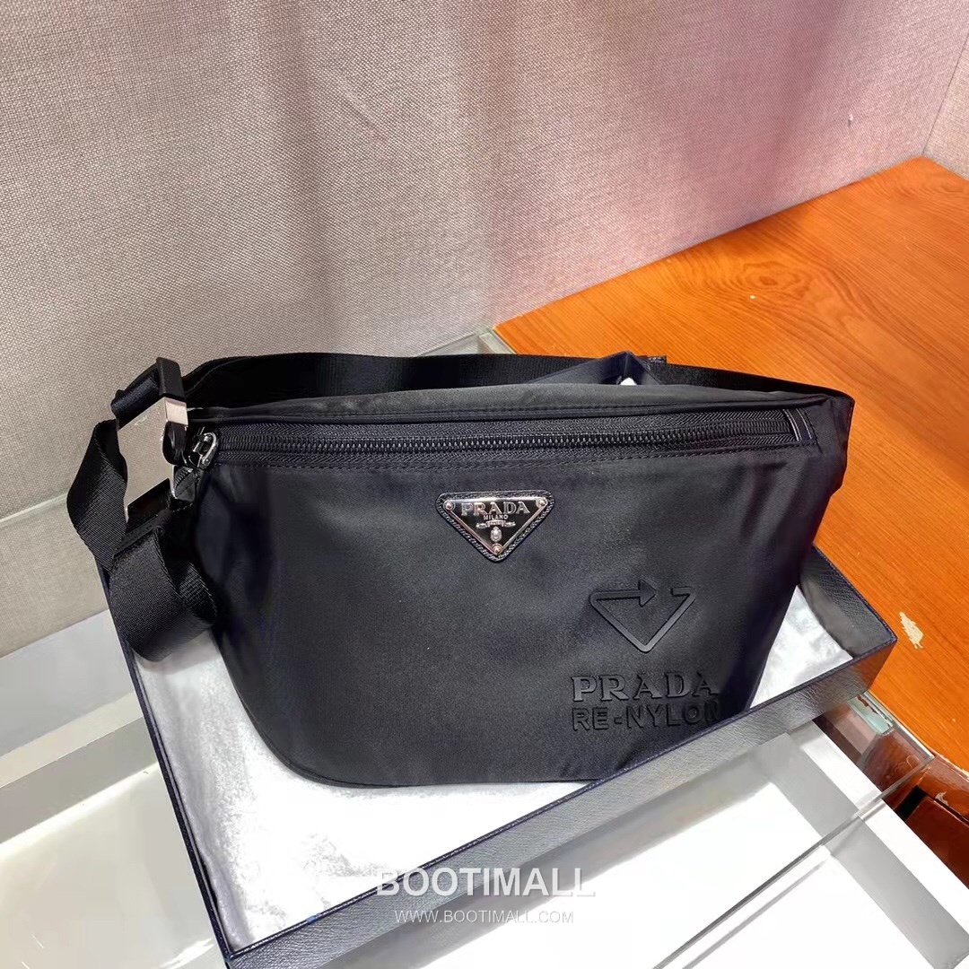 Prada Belt Bag Rubber Patch Trim Black 프라다 2VL033 벨트백 러버 패치 트리밍 블랙 33cm 3
