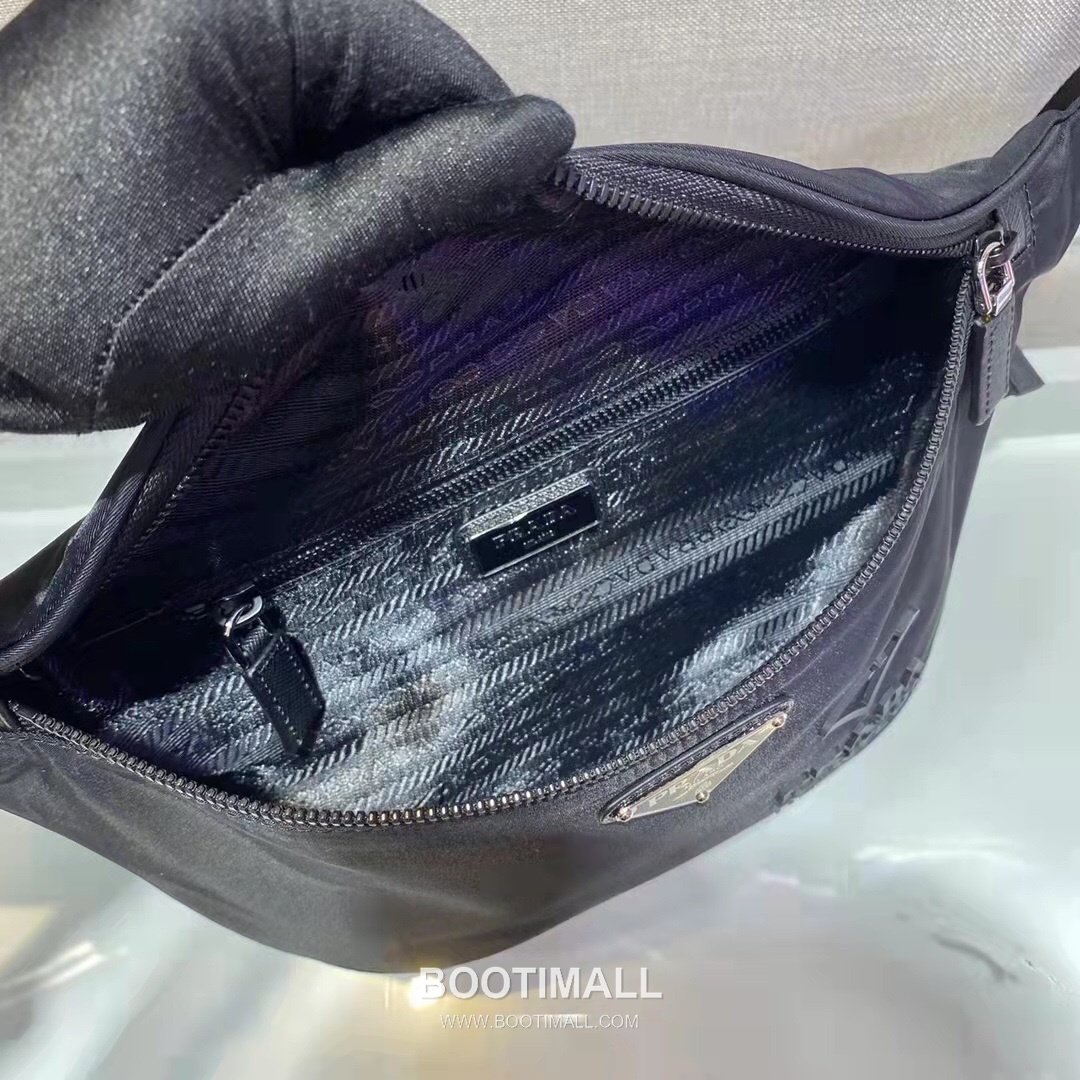 Prada Belt Bag Rubber Patch Trim Black 프라다 2VL033 벨트백 러버 패치 트리밍 블랙 33cm 9