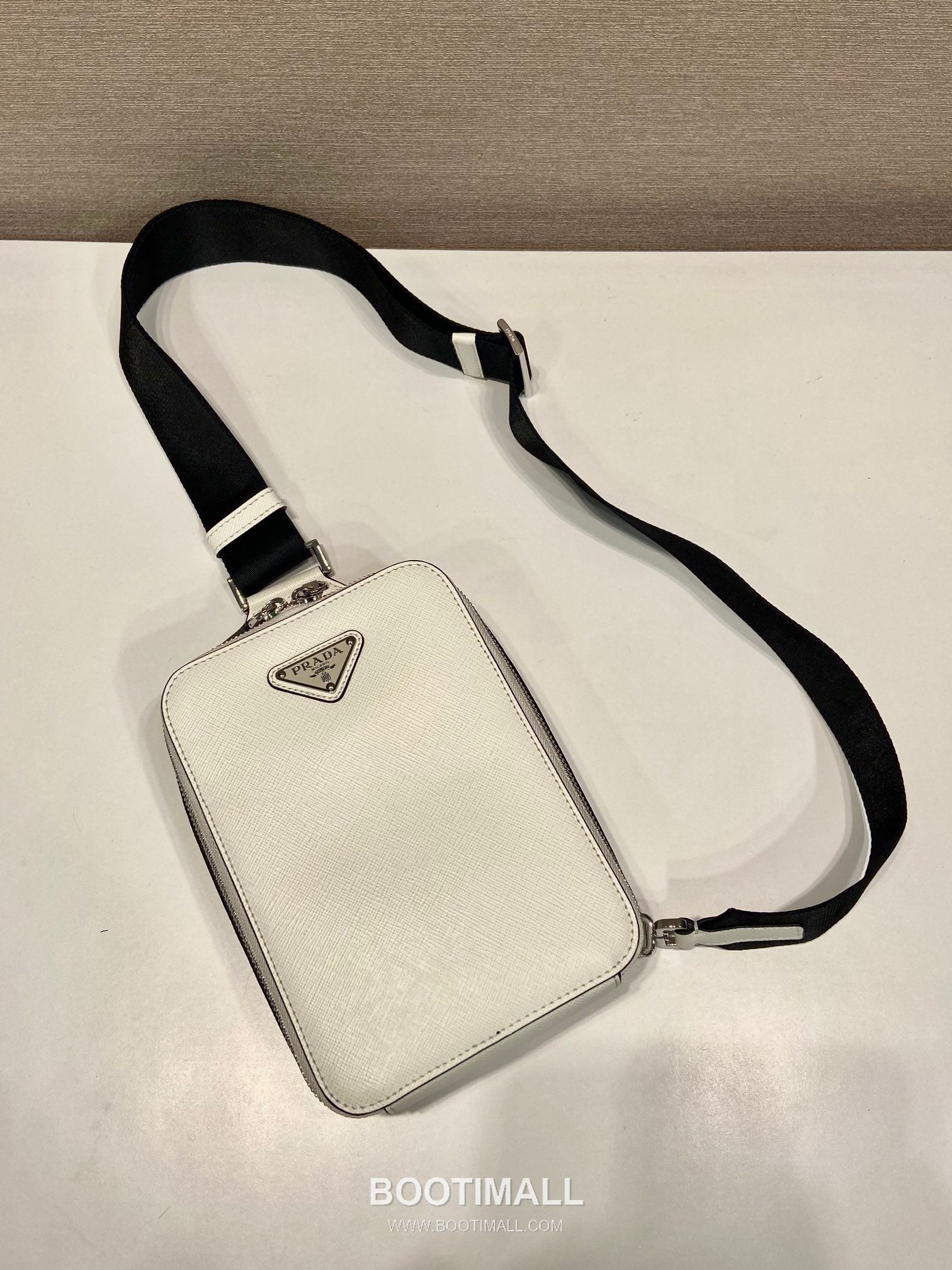 Prada Chest Bag Crossgrain Cowhide Leather New Color 프라다 2VZ106 체스트백 크로스그레인 소가죽 신상 컬러 20cm 6