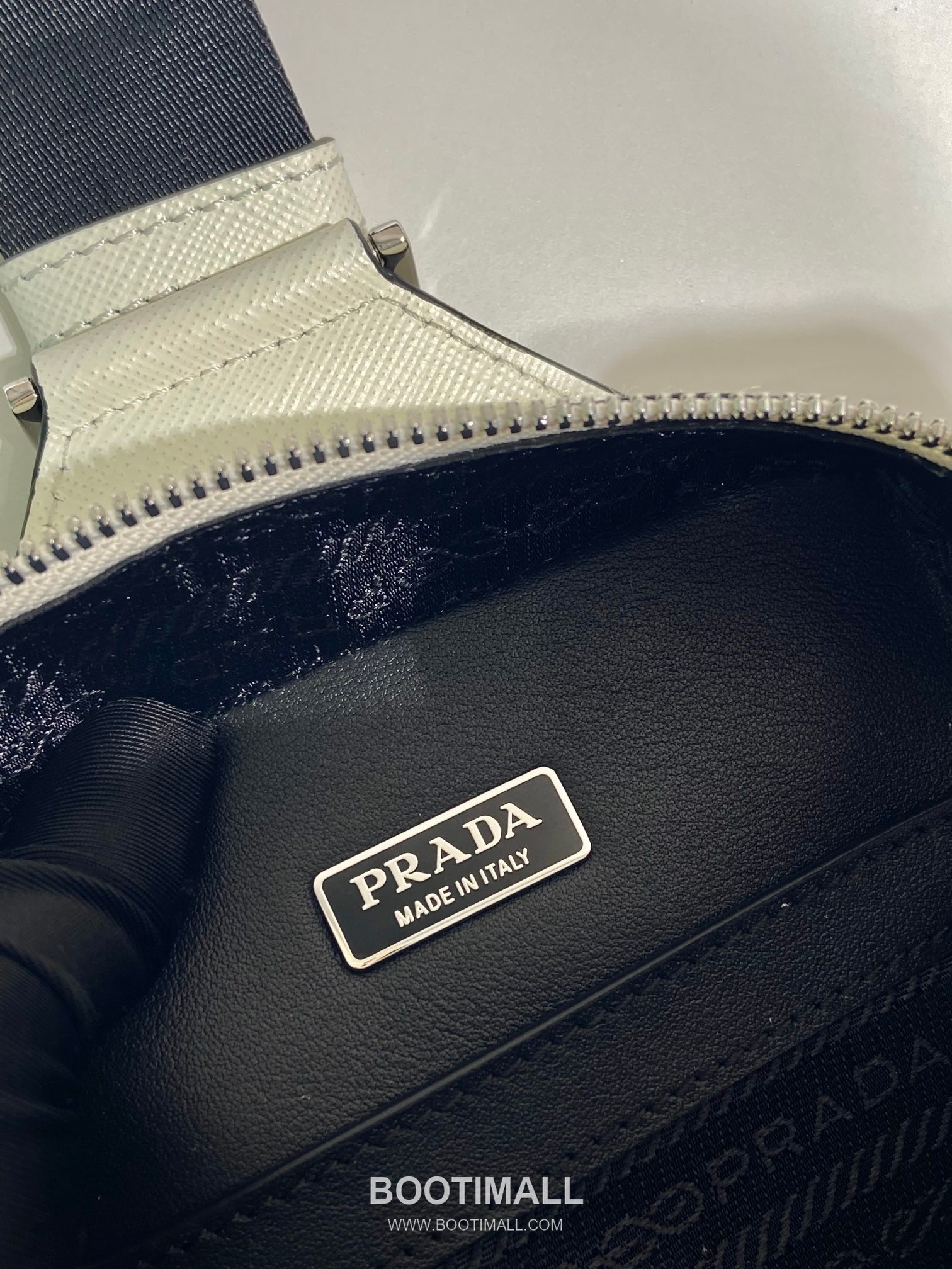 Prada Chest Bag Crossgrain Cowhide Leather New Color 프라다 2VZ106 체스트백 크로스그레인 소가죽 신상 컬러 20cm 12