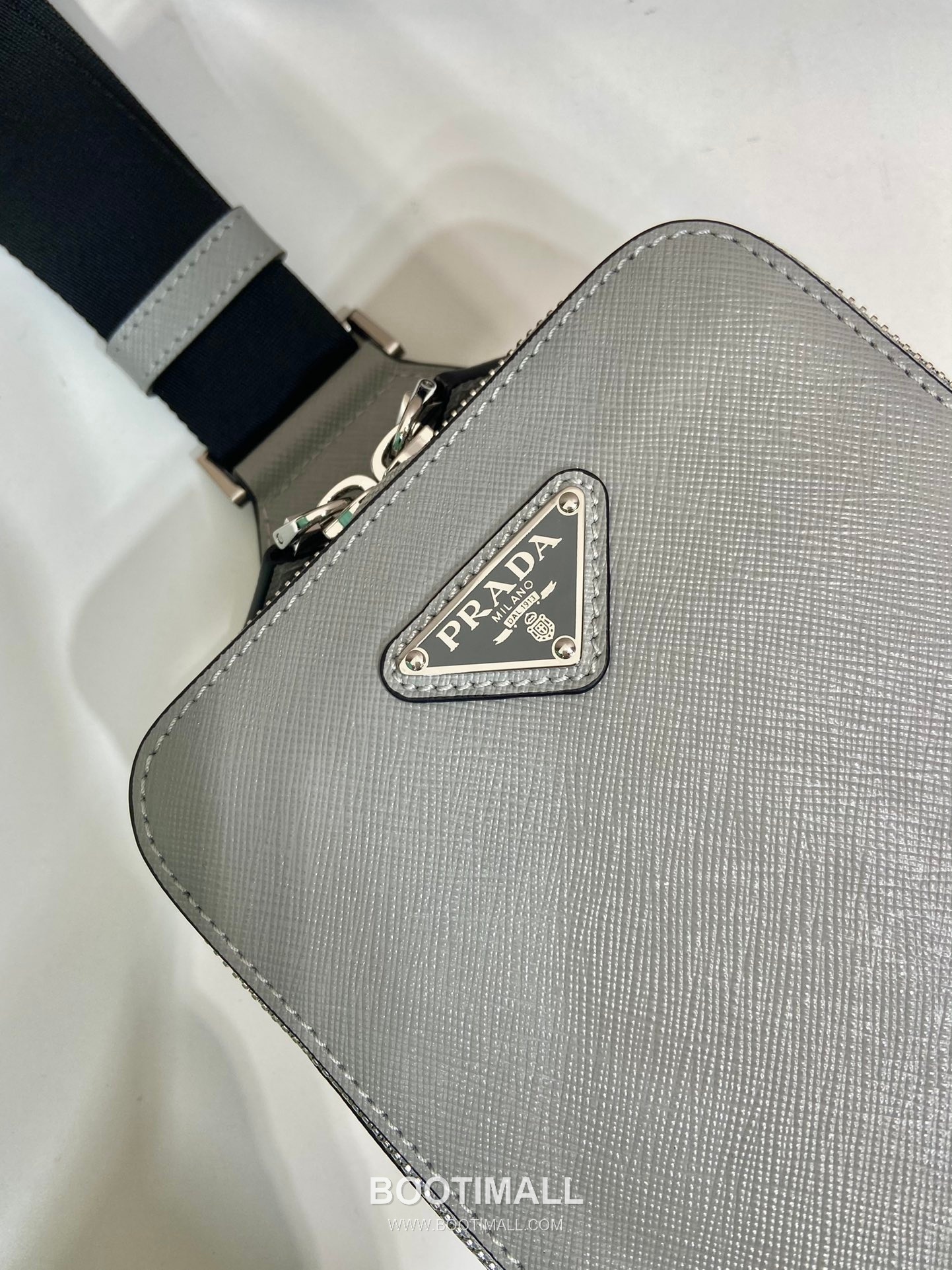 Prada Chest Bag Crossgrain Cowhide Leather New Color 프라다 2VZ106 체스트백 크로스그레인 소가죽 신상 컬러 20cm 6