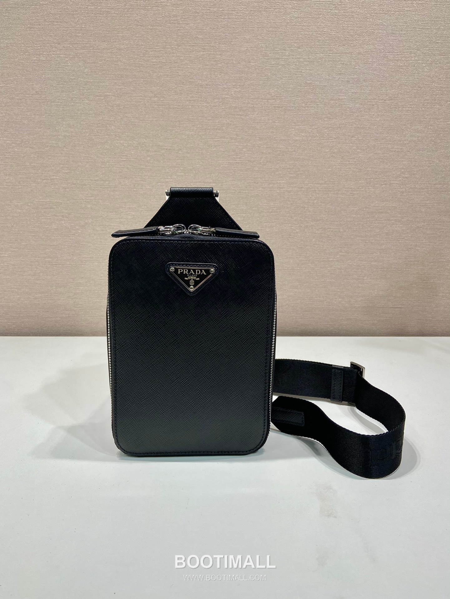 Prada Chest Bag Crossgrain Cowhide Leather Black 프라다 2VZ106 체스트백 크로스그레인 소가죽 블랙 20cm 4