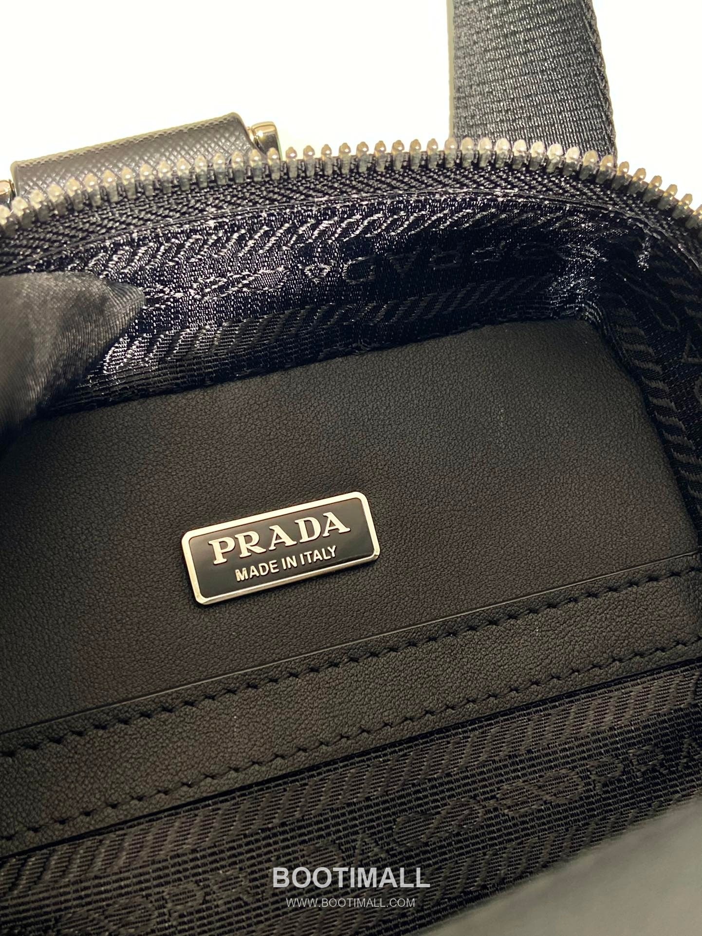 Prada Chest Bag Crossgrain Cowhide Leather Black 프라다 2VZ106 체스트백 크로스그레인 소가죽 블랙 20cm 11