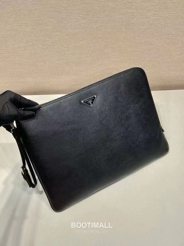 Prada Large Pouch Cross-Grain Calf Leather Black 프라다 2NH023 라지 파우치 크로스그레인 카프스킨 블랙 34cm 3