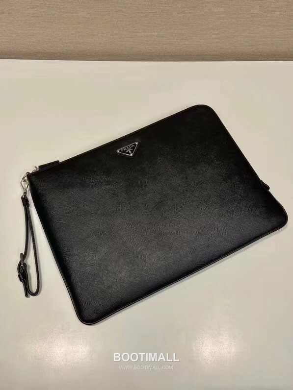 Prada Large Pouch Cross-Grain Calf Leather Black 프라다 2NH023 라지 파우치 크로스그레인 카프스킨 블랙 34cm 4