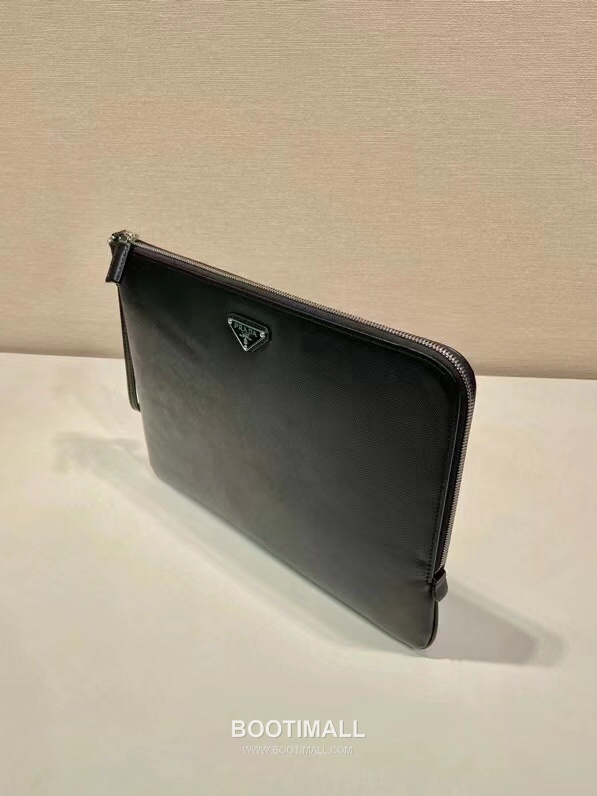 Prada Large Pouch Cross-Grain Calf Leather Black 프라다 2NH023 라지 파우치 크로스그레인 카프스킨 블랙 34cm 5