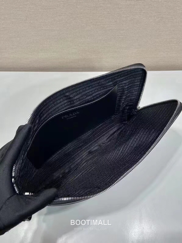 Prada Large Pouch Cross-Grain Calf Leather Black 프라다 2NH023 라지 파우치 크로스그레인 카프스킨 블랙 34cm 9