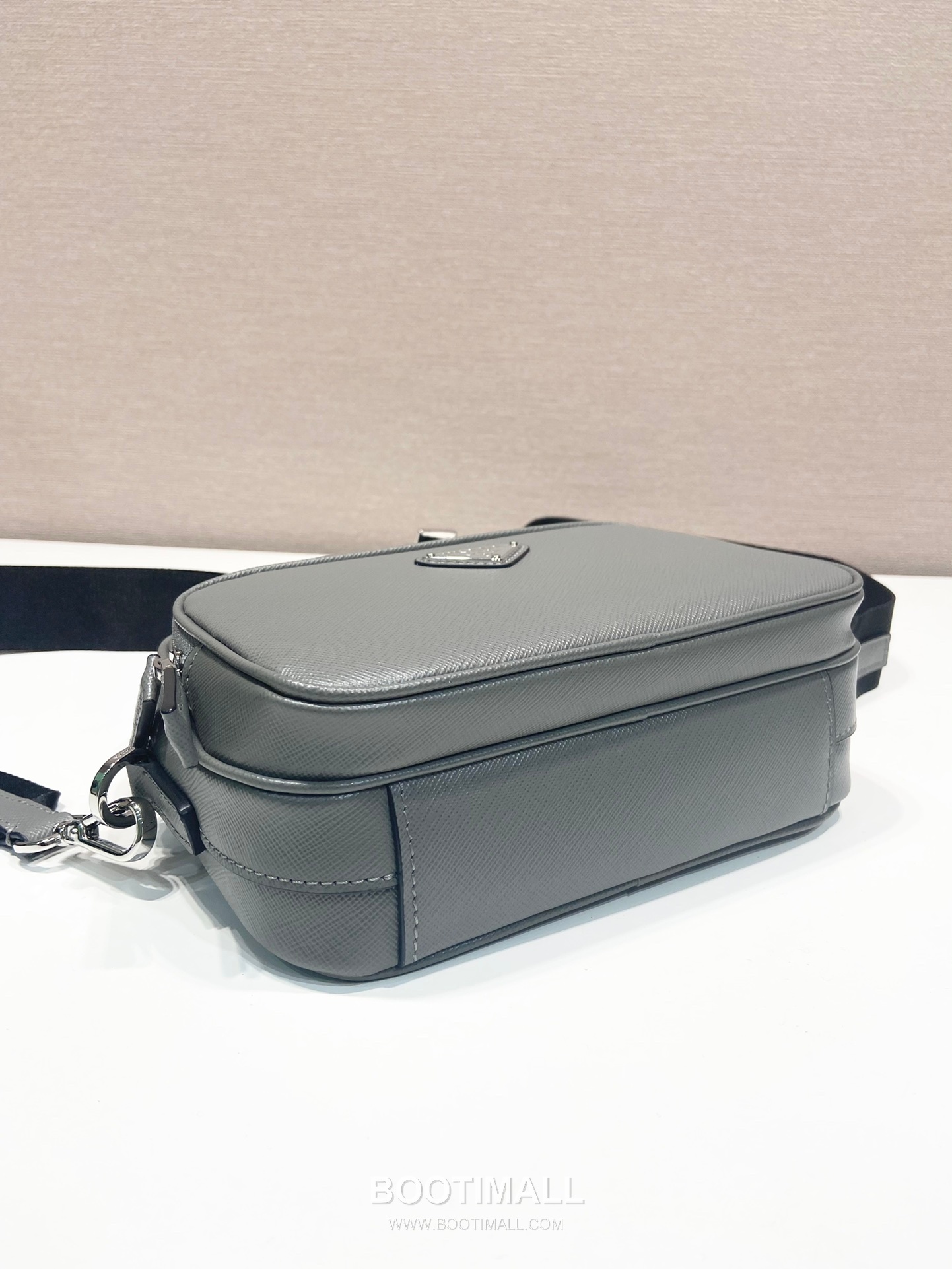 Prada Shoulder Bag Saffiano Leather Black 프라다 2VH170 숄더백 사피아노 레더 블랙 20cm 4