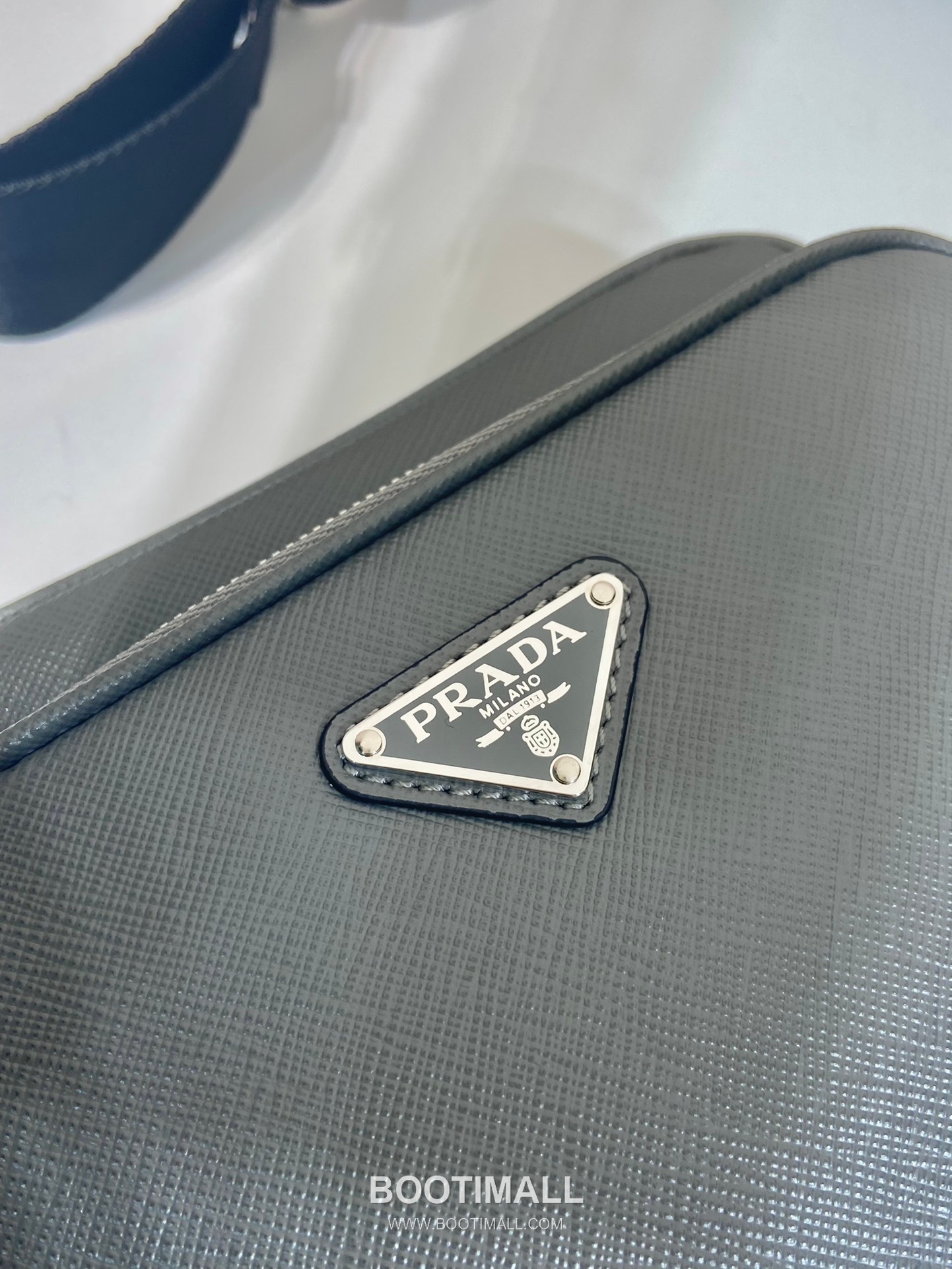 Prada Shoulder Bag Saffiano Leather Black 프라다 2VH170 숄더백 사피아노 레더 블랙 20cm 5