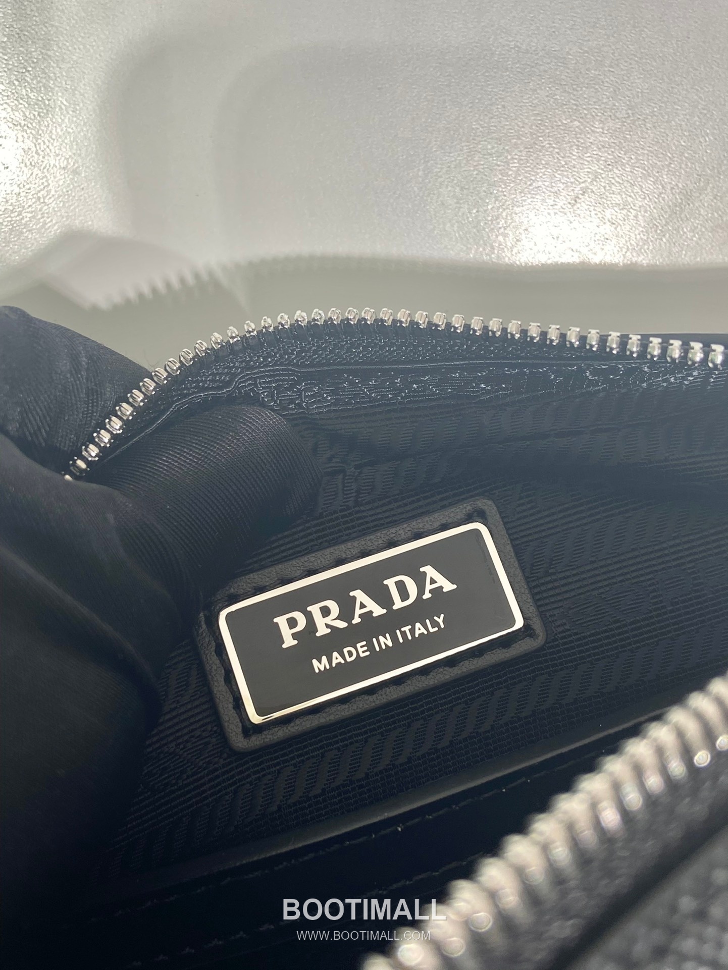 Prada Shoulder Bag Saffiano Leather Black 프라다 2VH170 숄더백 사피아노 레더 블랙 20cm 13