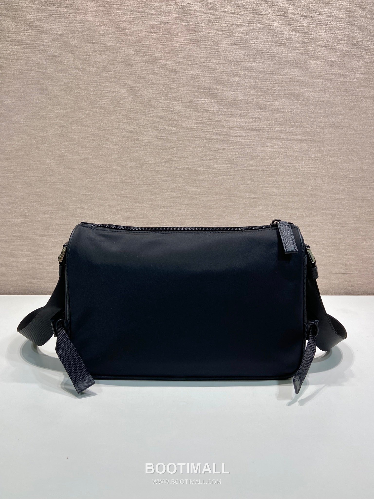 Prada Messenger Bag Re-Nylon, Saffiano Leather Trim Black 프라다 2VH192 메신저백 리나일론, 사피아노 레더 트리밍 블랙 28cm 6