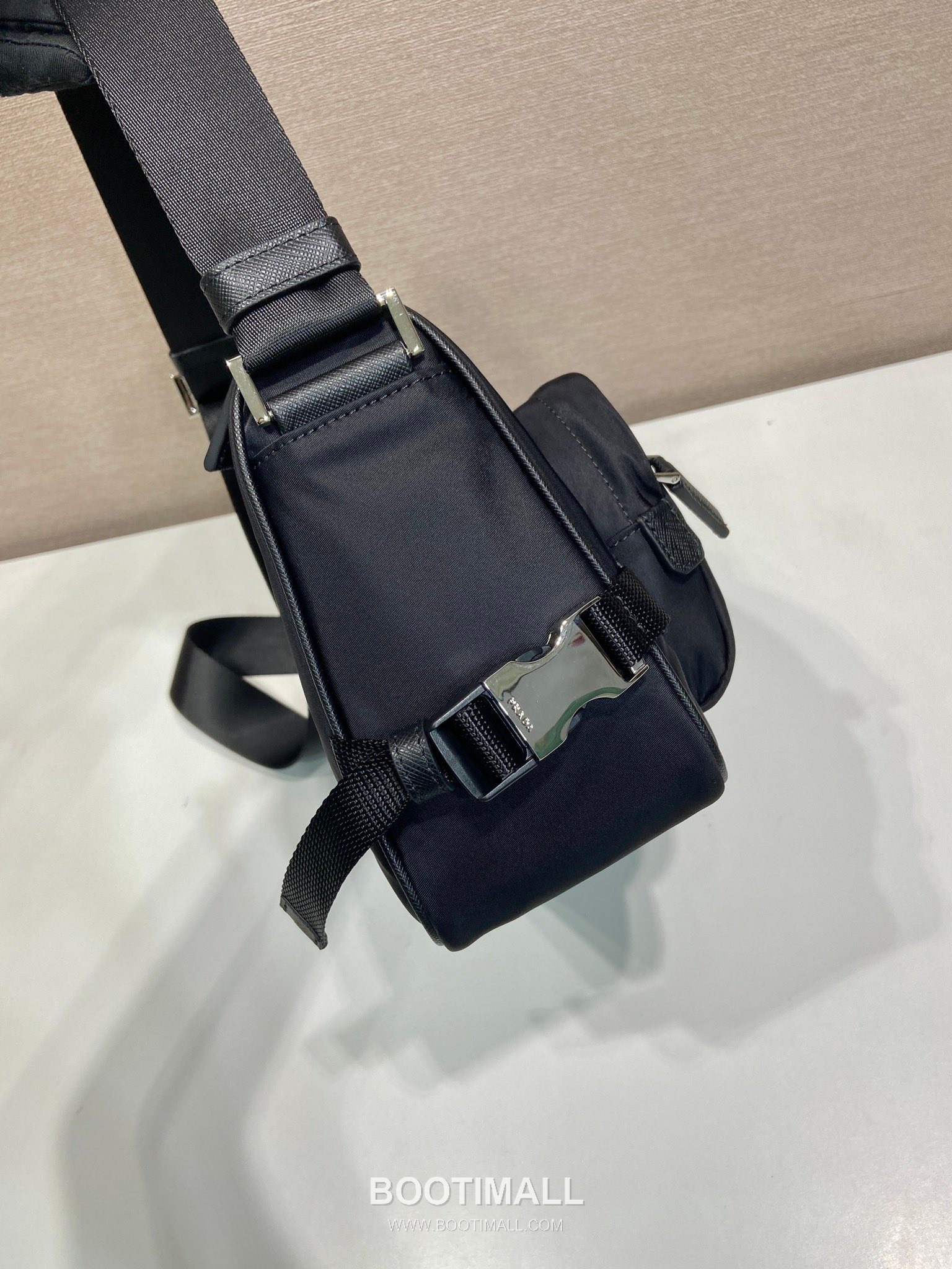 Prada Messenger Bag Re-Nylon, Saffiano Leather Trim Black 프라다 2VH192 메신저백 리나일론, 사피아노 레더 트리밍 블랙 28cm 7