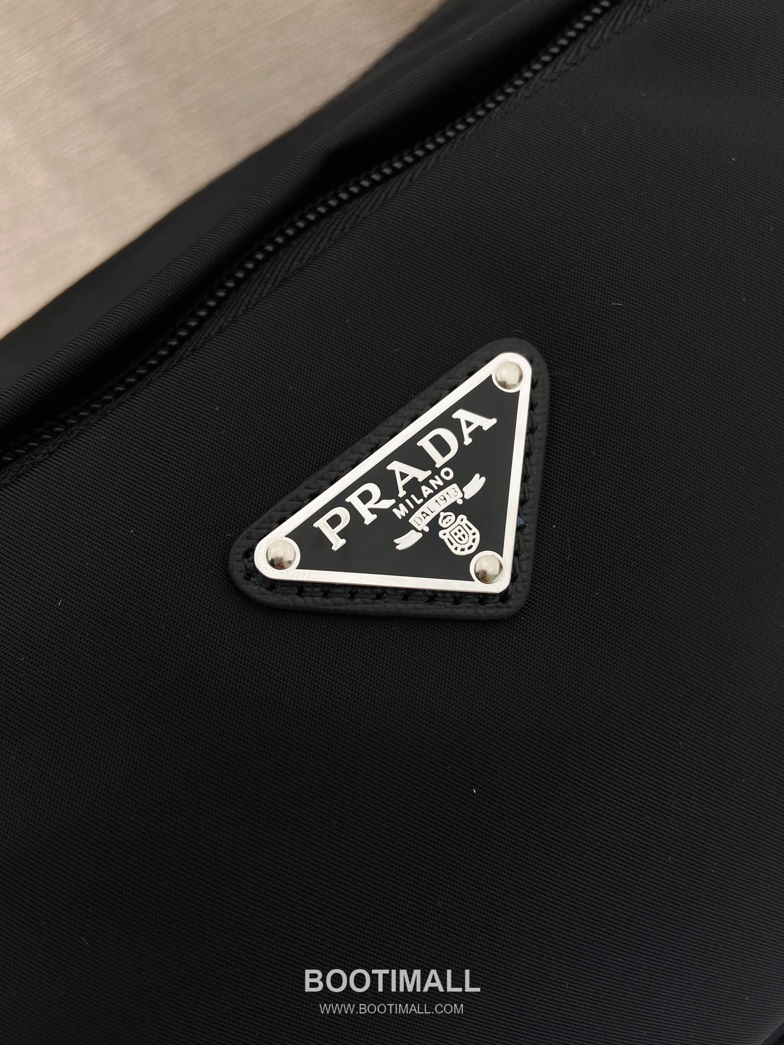 Prada Messenger Bag Re-Nylon, Saffiano Leather Trim Black 프라다 2VH192 메신저백 리나일론, 사피아노 레더 트리밍 블랙 28cm 9