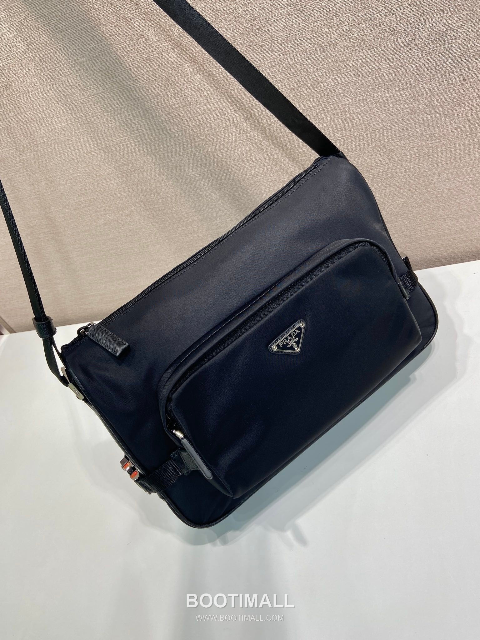 Prada Messenger Bag Re-Nylon, Saffiano Leather Black 프라다 2VH191 메신저백 라지 리나일론, 사피아노 레더 블랙 35cm 6