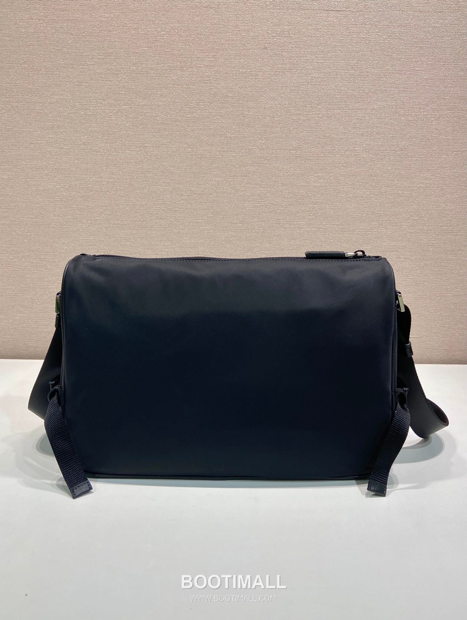 Prada Messenger Bag Re-Nylon, Saffiano Leather Black 프라다 2VH191 메신저백 라지 리나일론, 사피아노 레더 블랙 35cm 7