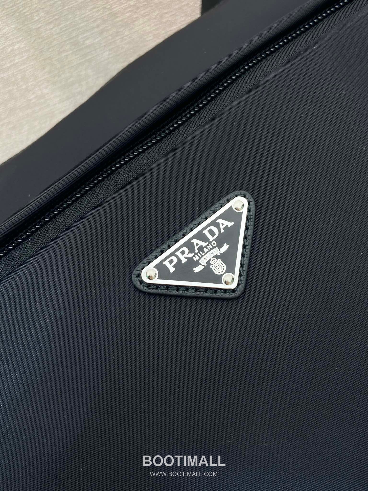Prada Messenger Bag Re-Nylon, Saffiano Leather Black 프라다 2VH191 메신저백 라지 리나일론, 사피아노 레더 블랙 35cm 10